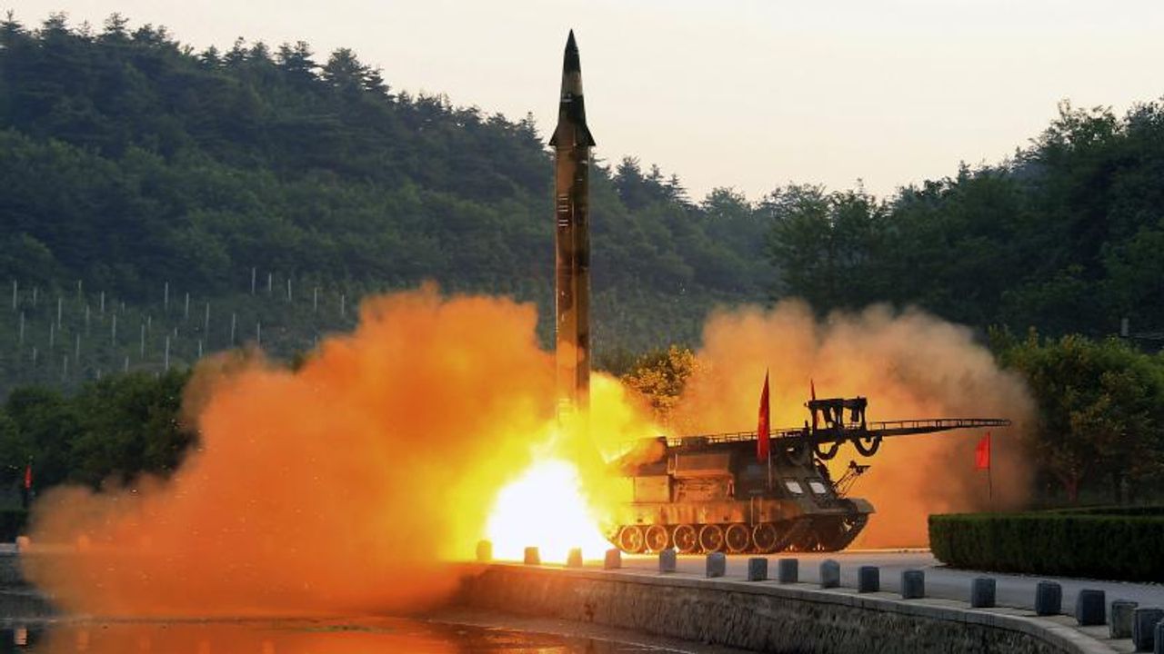 Güney Kore, Kuzey'in balistik füze fırlattığını duyurdu