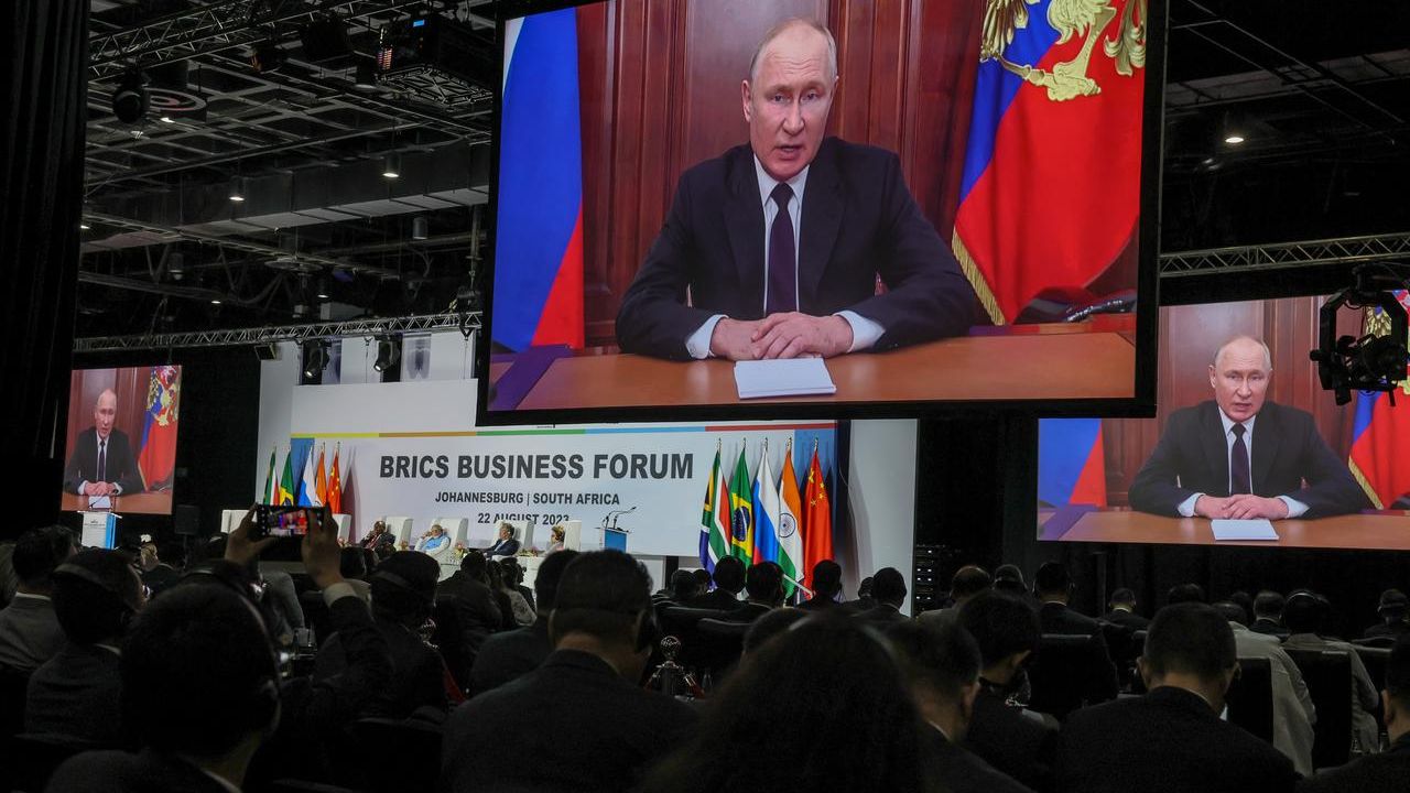 Putin: BRICS'in dünyadaki etkisini genişletmek için çalışmalar sürecek
