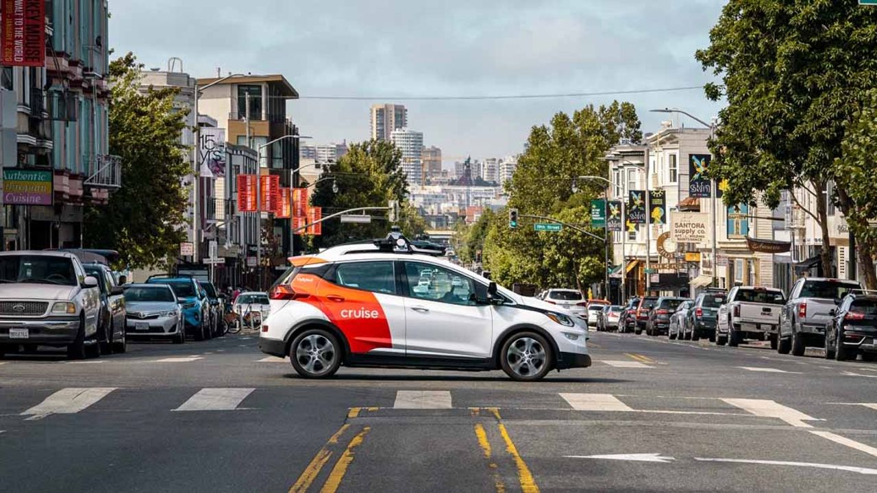 ABD'de internet bağlantısı kesilen robot taksiler trafik sıkışıklığına neden oldu