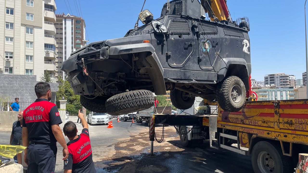Şanlıurfa'da zırhlı polis aracının devrilmesi sonucu 1 polis şehit oldu