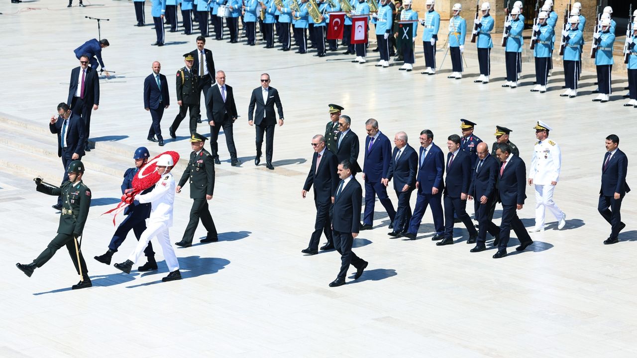 Yüksek Askeri Şura üyeleri Anıtkabir'i ziyaret etti