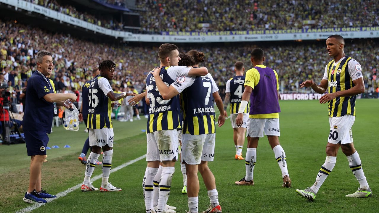 Fenerbahçe gol düellosunda Antalyaspor'u mağlup etti