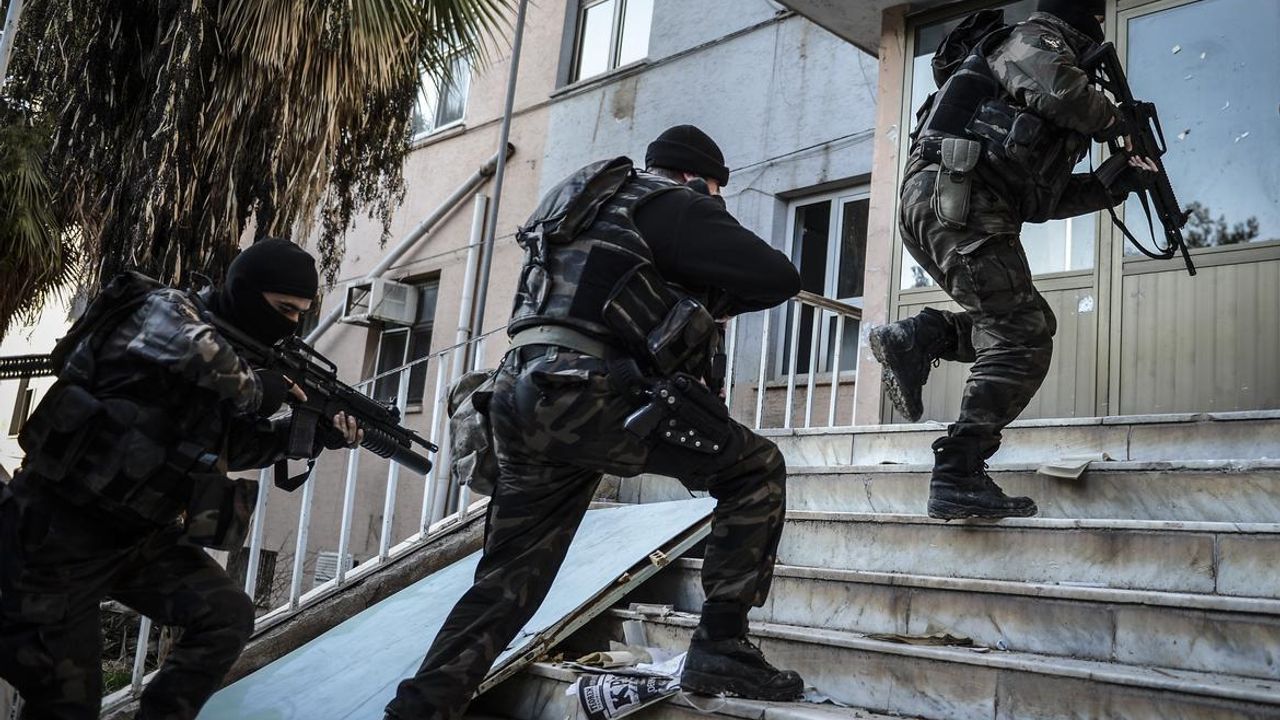 İzmir merkezli 5 ilde suç örgütü operasyonu: 69 gözaltı