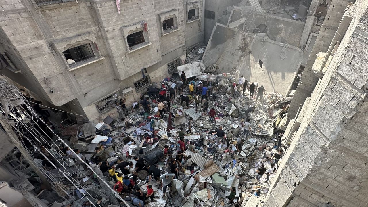 İsrail'in Han Yunus'taki bir evi bombalaması sonucu 22 Filistinli şehit oldu