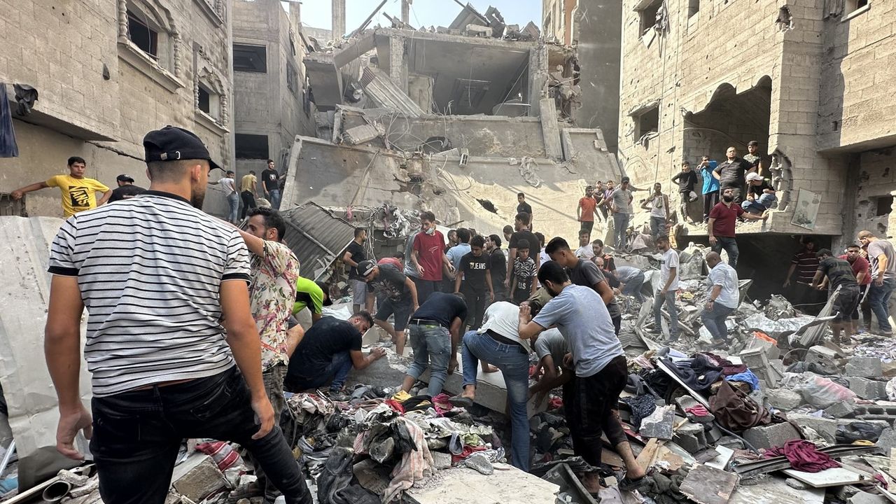 DSÖ: Gazze'de enkaz altında kimliği belirlenemeyen bin kişi var