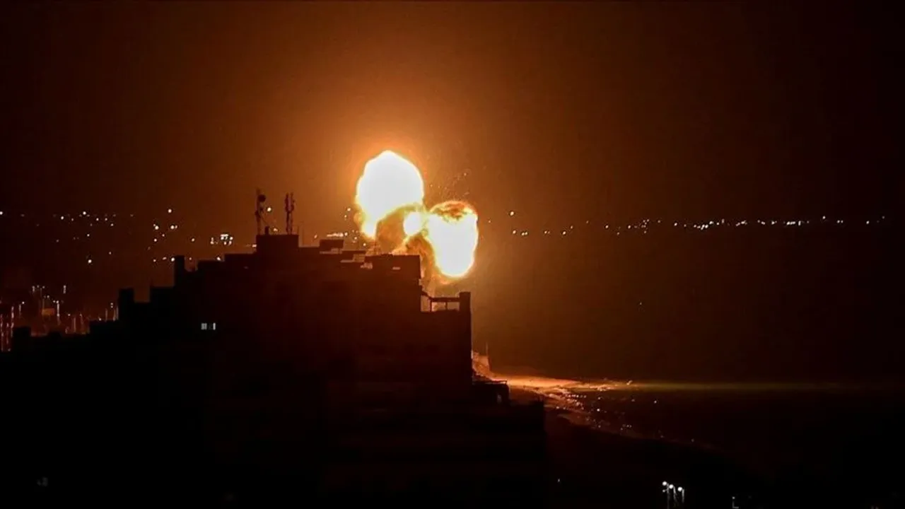 Gazze'deki Nuseyrat mülteci kampına yeniden bombardıman yapıldı