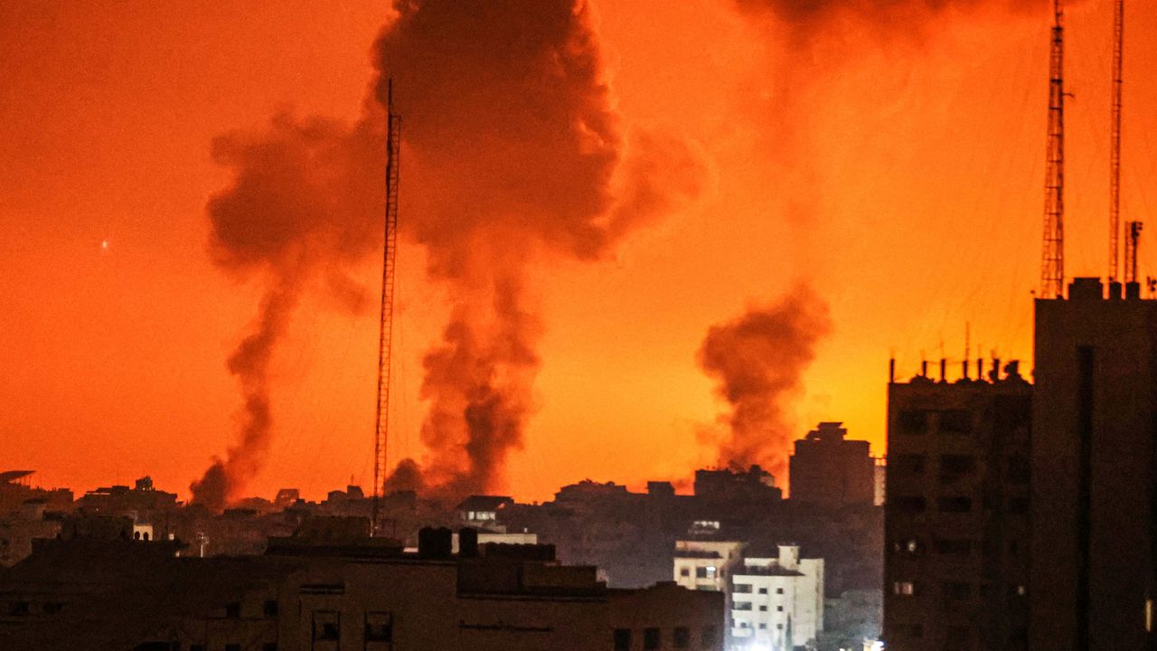 Katil İsrail, Şifa Hastanesi çevresini bombaladı