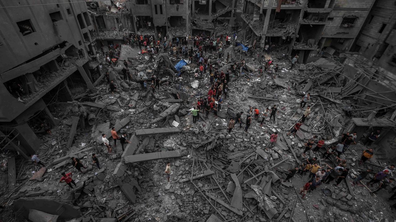 Katil İsrail Refah'a saldırdı: 21 şehit