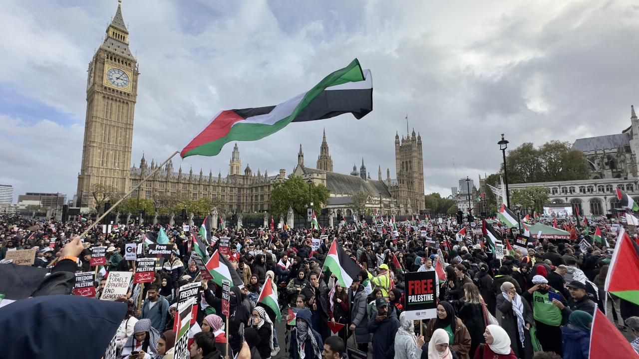 İngiltere'de sağlık çalışanları Gazze'de acil ateşkes çağrısında bulundu