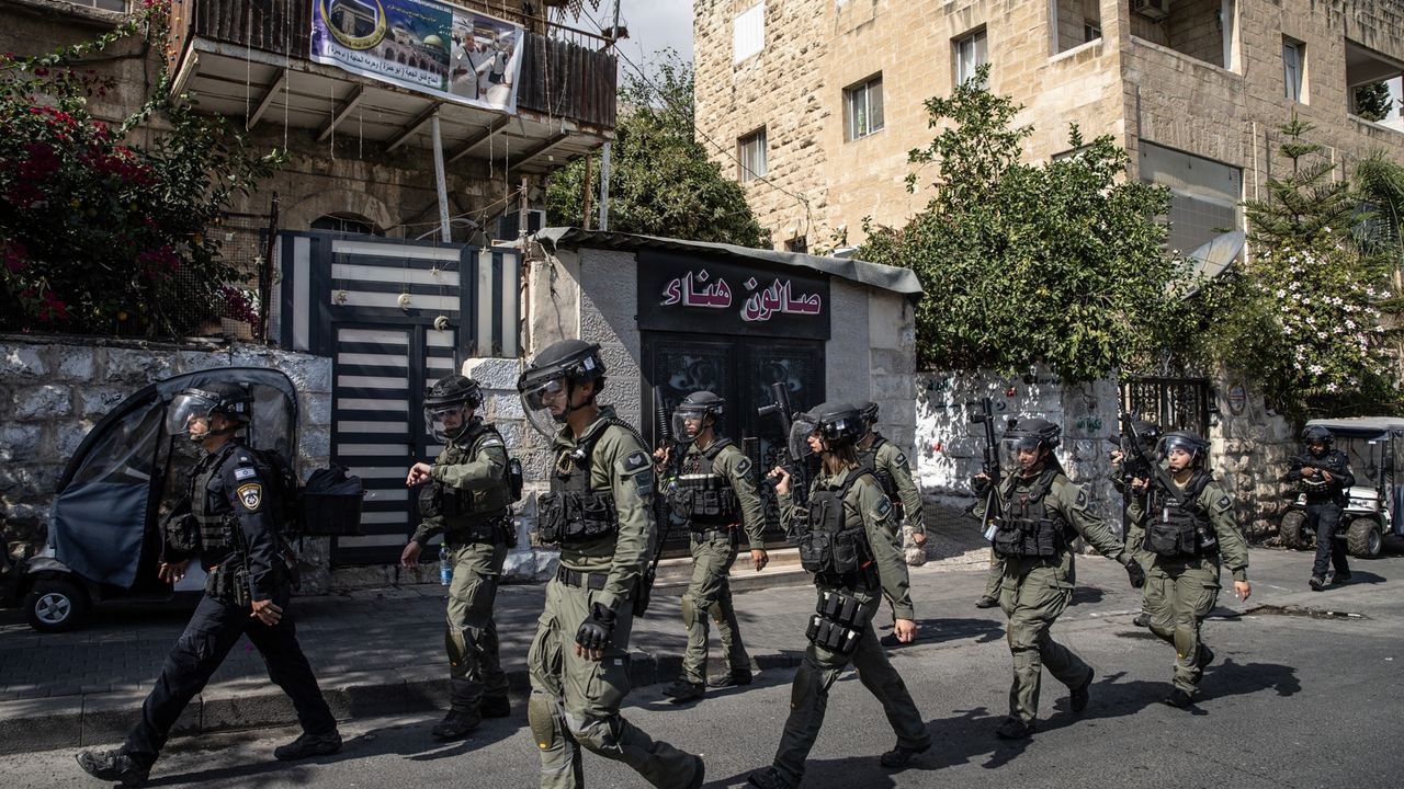 Siyonist İsrail, 200 Filistinliye "kendi evlerini yıkmaları" için tebligat gönderdi
