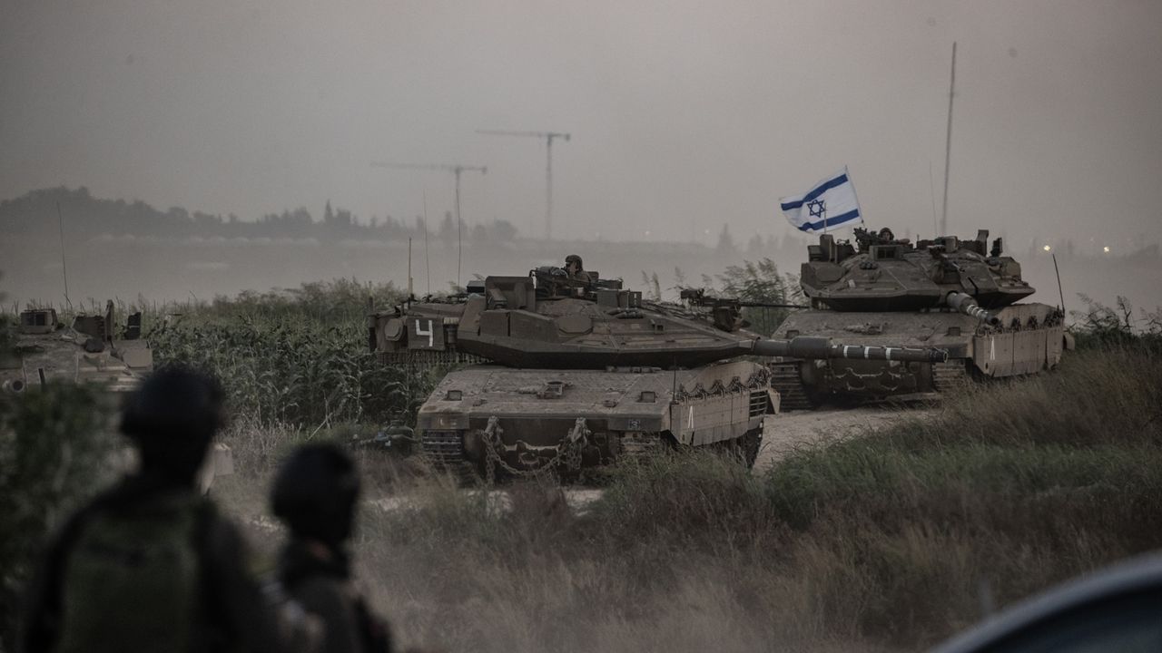 Siyonist İsrail askeri araçları geri çekildi