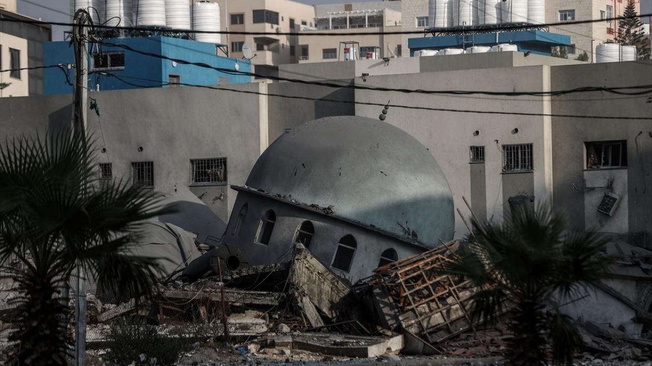 Gazze'de 2 cami daha işgalci İsrail saldırılarının hedefi oldu