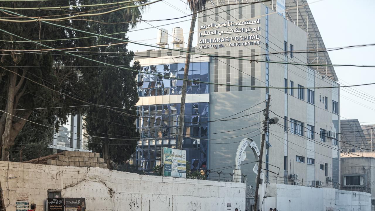 Siyonist İsrail'in Gazze'deki El-Ehli Hastanesi'ndeki kuşatması sürüyor