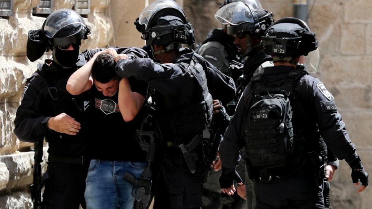 İşgalci İsrail, Batı Şeria'da 5 bin 755 Filistinliyi esir aldı
