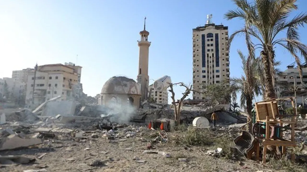 Siyonist İsrail ordusu Gazze'de 1 camiyi daha bombaladı