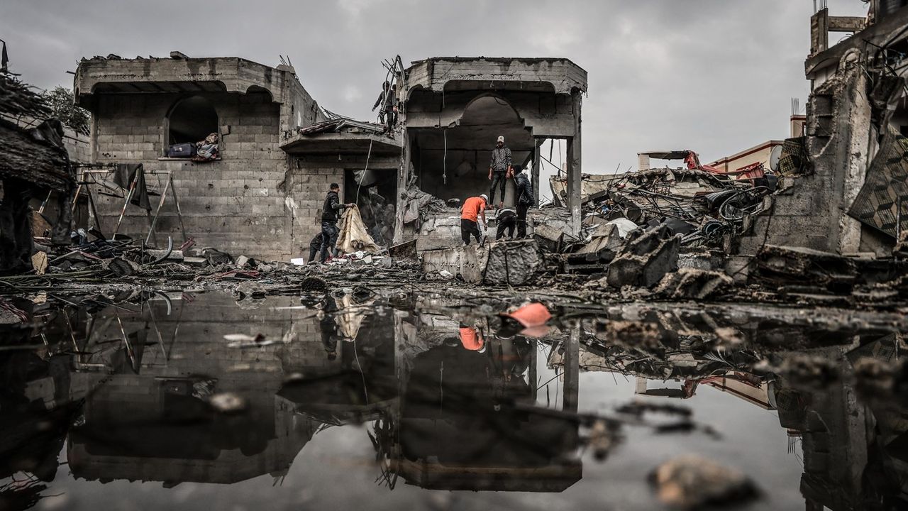 İşgalci İsrail, 113 gündür Gazze'yi bombalıyor