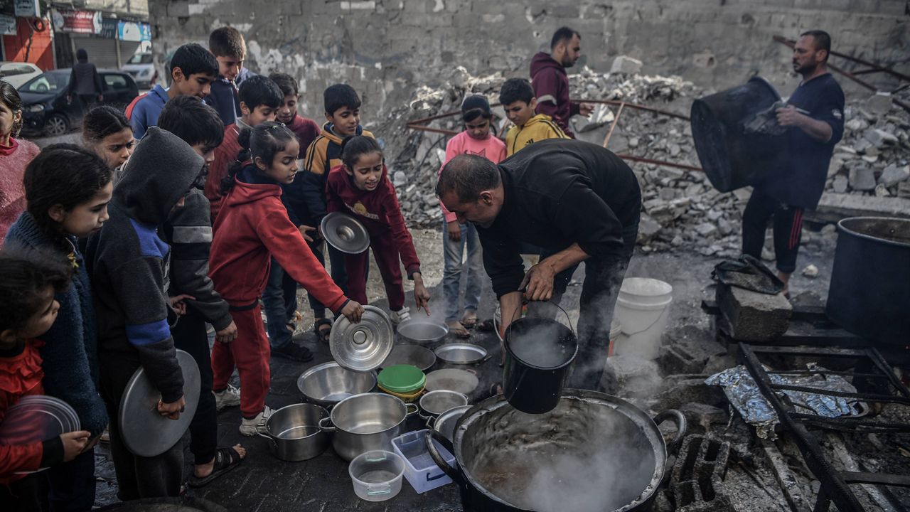 Gazze'de yemek ve su bulunamıyor