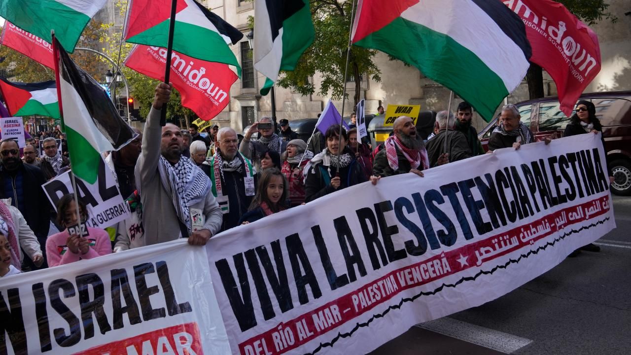 İspanya'da meydanlar bir kez daha Filistin'e destek için doldu