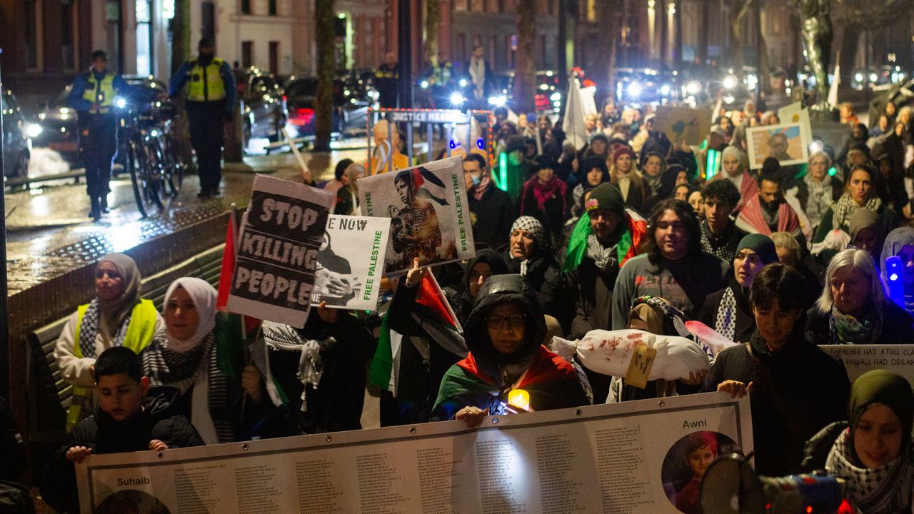 Hollanda'da anneler Gazze'ye destek için yürüdü