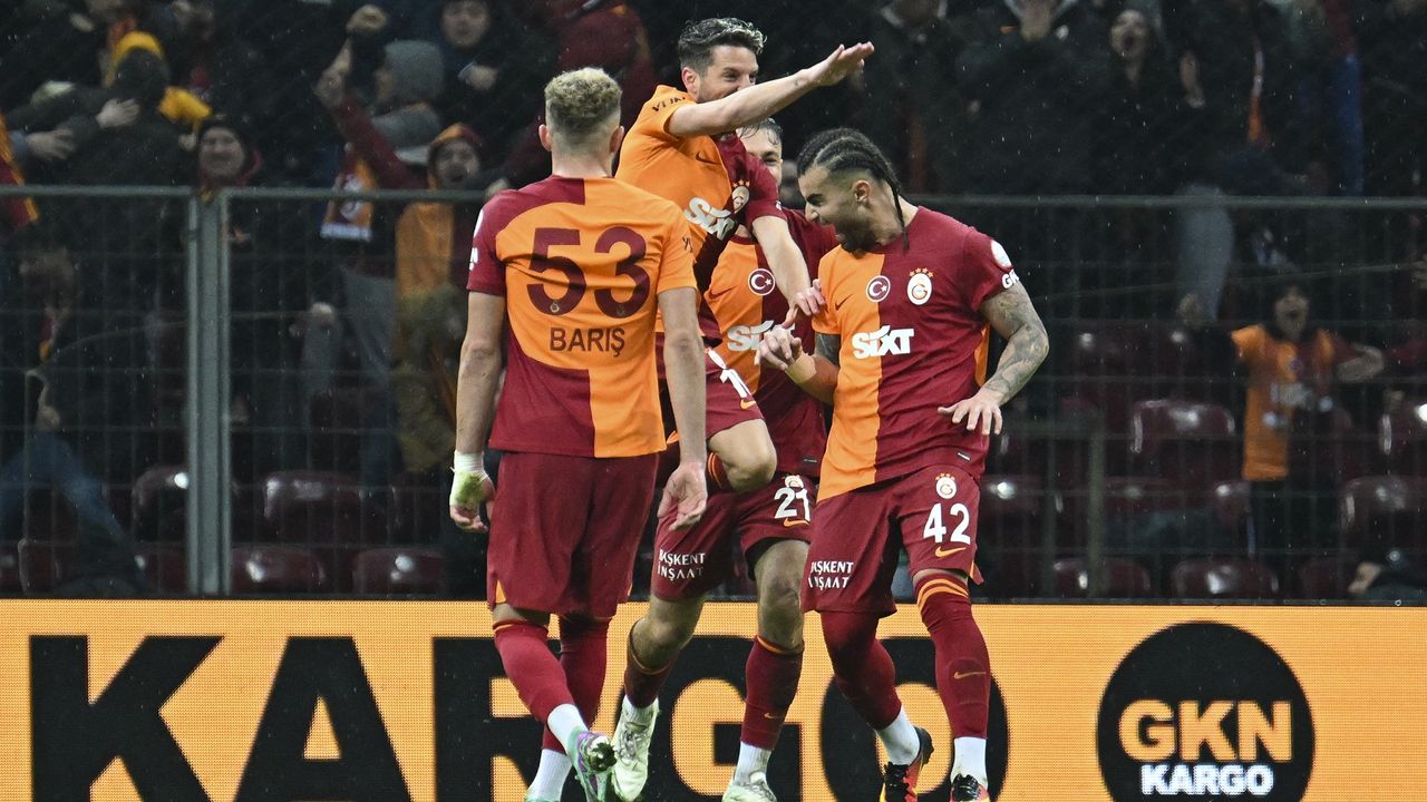Galatasaray Konyaspor'u 3 golle geçti