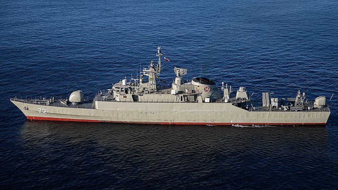 İran, bir savaş gemisinin Kızıldeniz'e girdiğini duyurdu