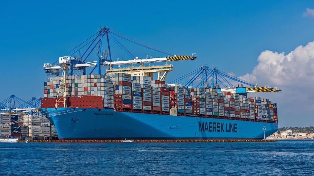 Kızıldeniz'de saldırıya uğrayan Maersk, rota değişikliğine gitti