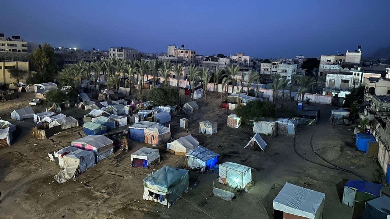 Filistin Kızılayı: Siyonist İsrail sığınmacıların çadırlarını ateşe verdi