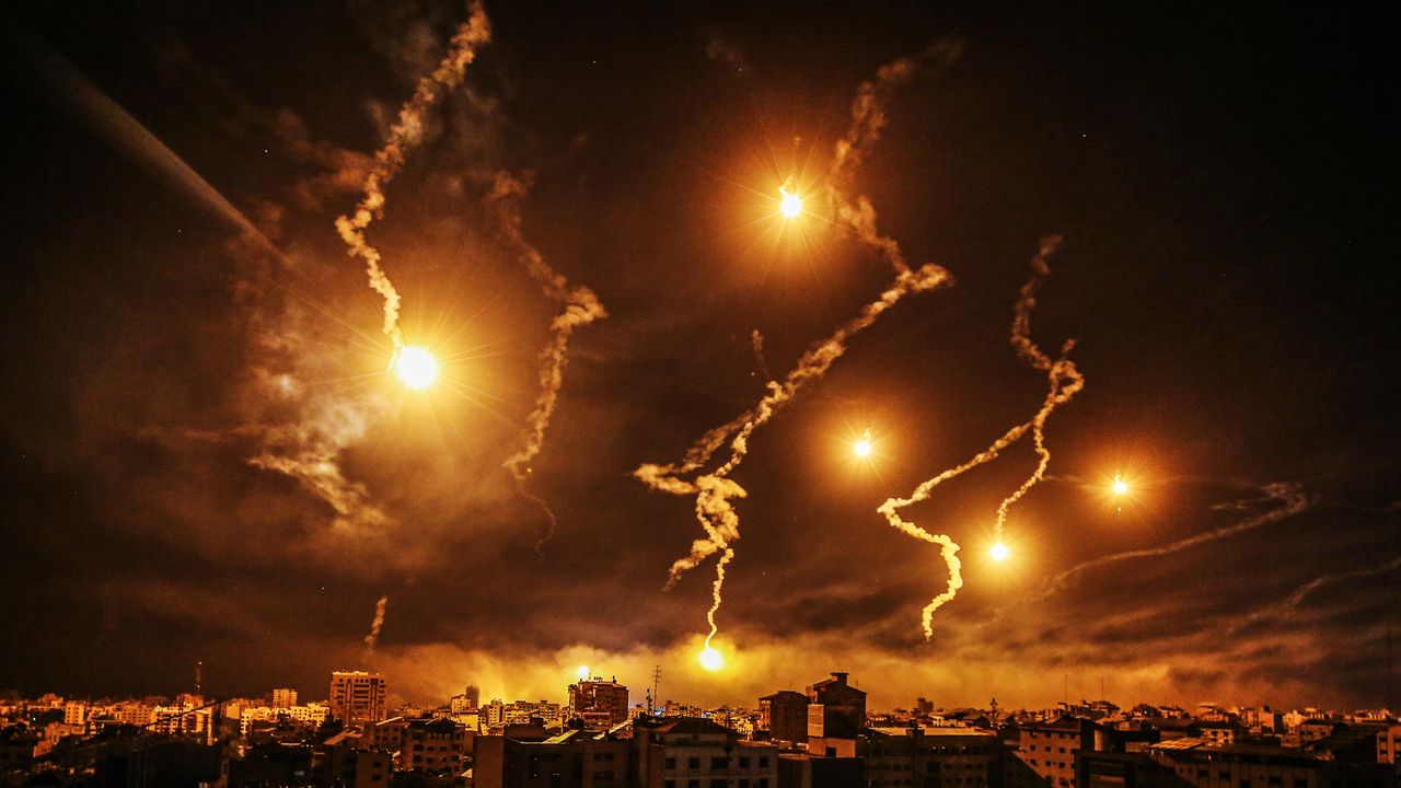 Siyonist İsrail’in gece saldırılarında 32 Filistinli şehit oldu