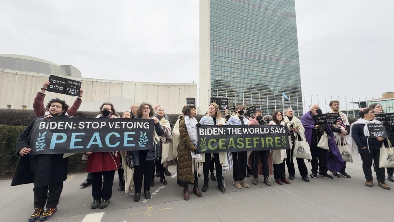 Gazze'de ateşkes isteyen hahamlar BM'de gösteri düzenledi