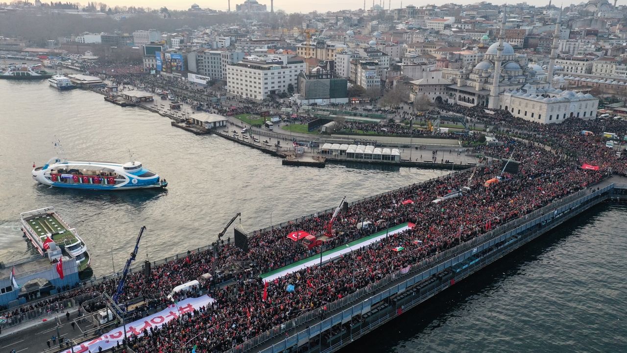 İstanbul'da Filistin'e destek yürüyüşü