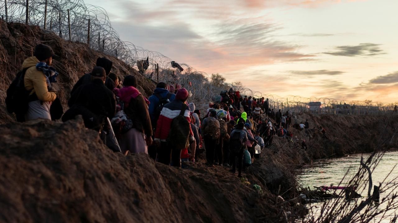Meksika'da 726 göçmen insan kaçakçılarının elinden kurtarıldı