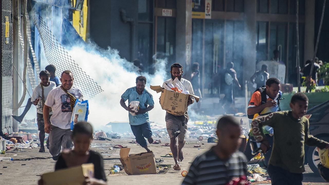Papua Yeni Gine'deki şiddet olaylarında 16 kişi öldü