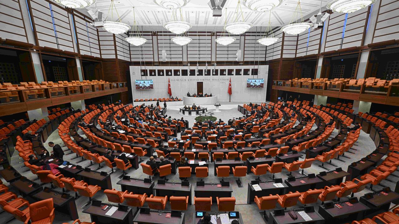 Aden Körfezi tezkeresi Meclis'te kabul edildi