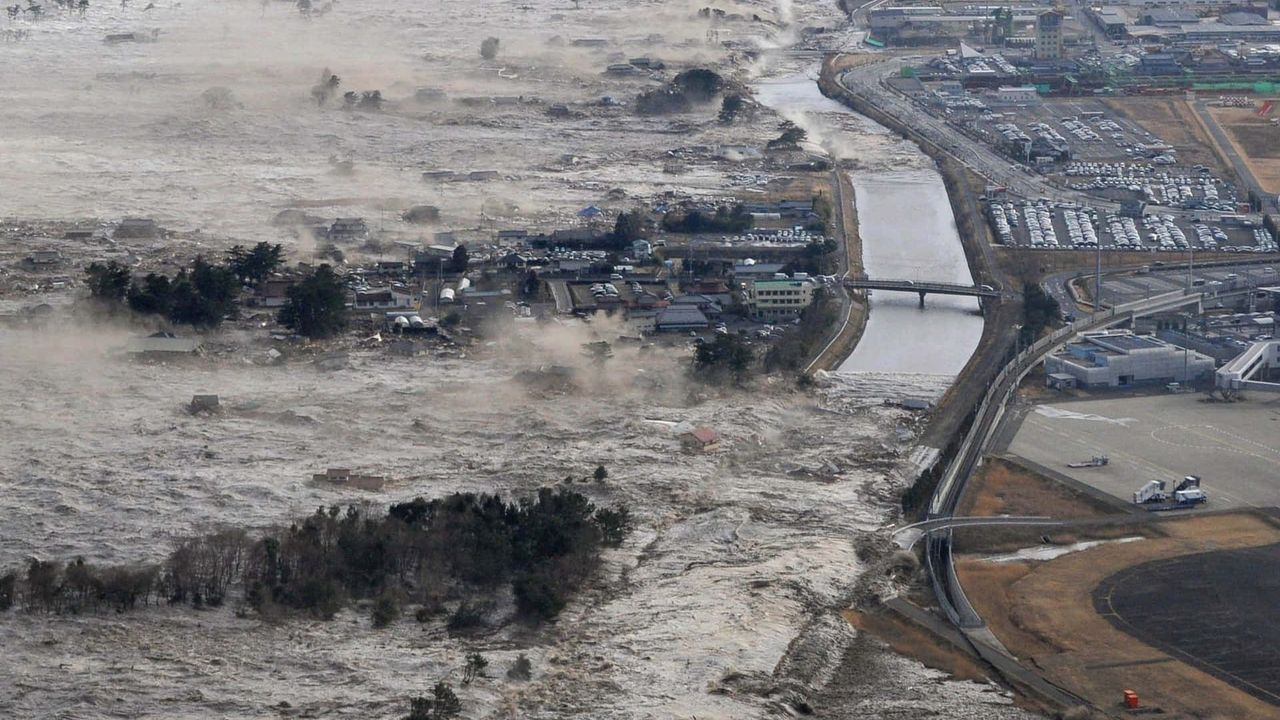 Japonya'da 1,5 saatte 9 deprem: 'Büyük tsunami, derhal kaçın' uyarısı