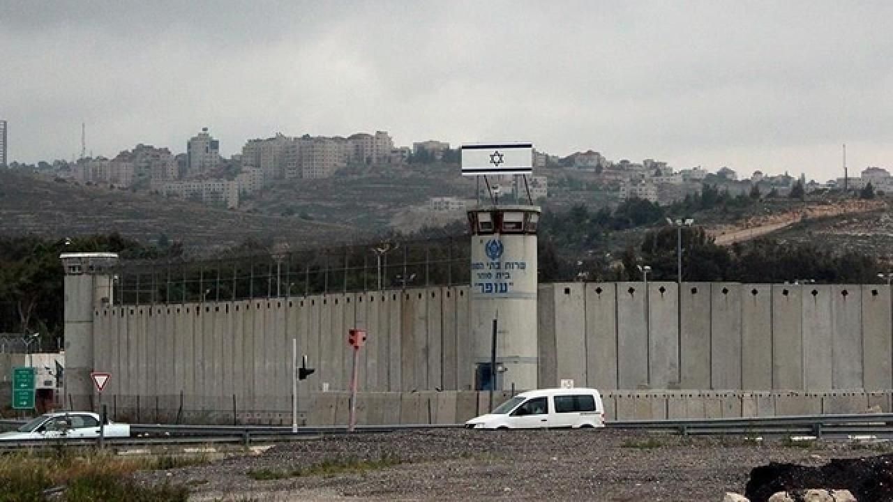 FKÖ: Siyonist İsrail, hapishanelerdeki Filistinlinlilere de saldırıyor
