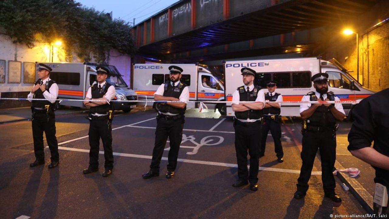 Londra'da kimyasal maddeli saldırı: 2'si çocuk 9 yaralı