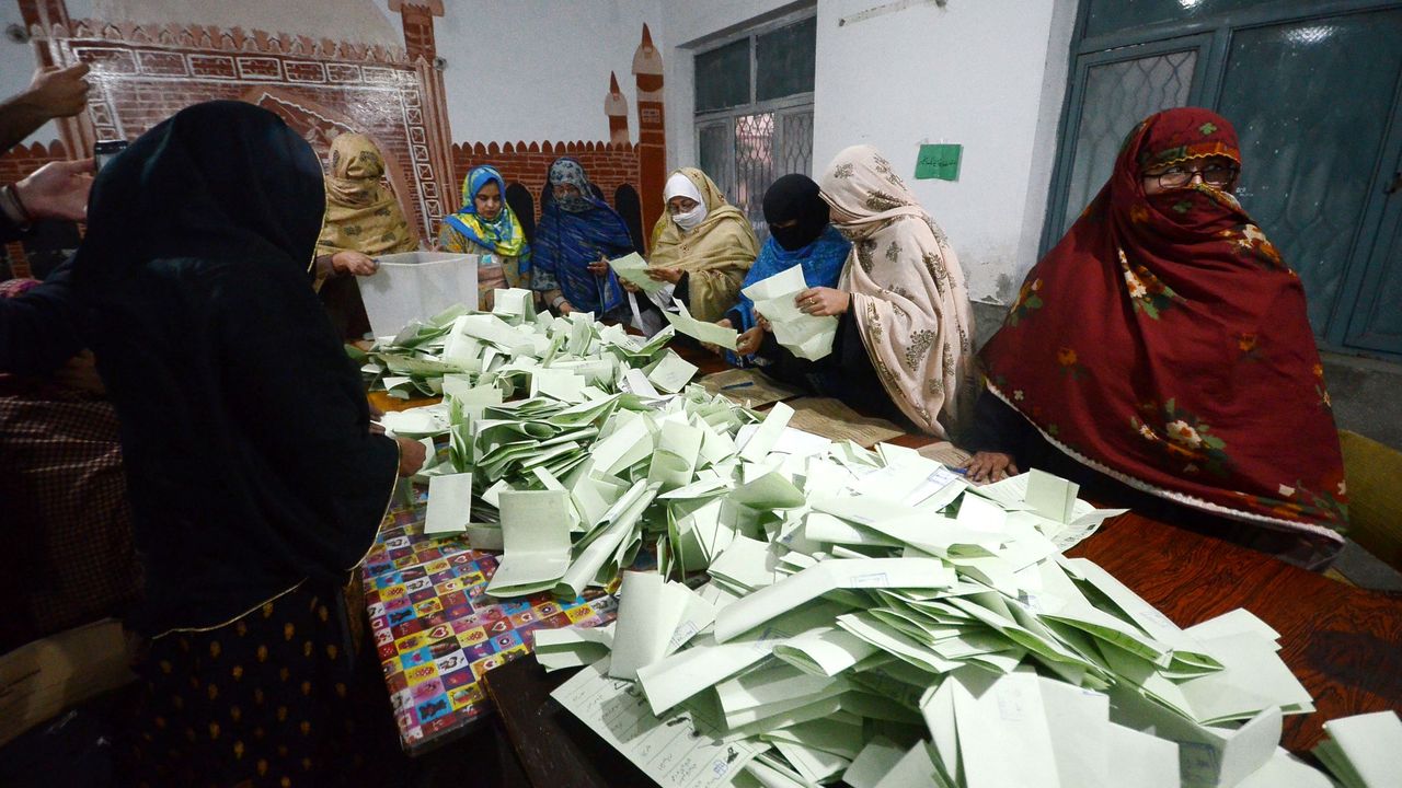 Pakistan'da seçim sonuçları açıklandı