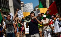Portekiz'de on binlerce öğretmenden protesto