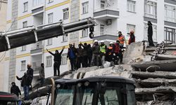 Depremde yıkılan binalarla ilgili soruşturma: 83 tutuklama