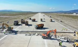 Ankara’dan gelen ekipler Hatay Havalimanı’nda çalışıyor