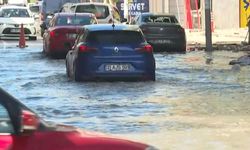 İskenderun'da deniz yükseldi, caddeler göle döndü