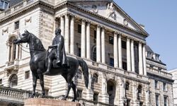 İngiltere Merkez Bankası, politika faizini 25 baz puan arttırdı