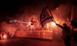 On binlerce İşgalci, Netanyahu'yu protesto etti