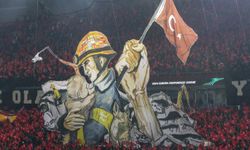 Trabzonsporlu taraftarların deprem koreografisi beğeni topladı