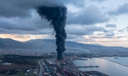 İskenderun Limanı'nda depremde çıkan devasa yangın devam ediyor