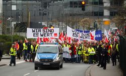 Almanya'da kamu çalışanları 3 Mart'ta  "büyük uyarı grevi" yapacak
