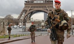 Fransa'da Macron'un anma programlarına katılacağı iki kentte gösteri yasağı