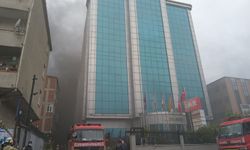 İstanbul'da Akit Medya grubunun içerisinde bulunduğu 11 katlı binada yangın