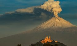 Popocatepetl Yanardağı'ndaki patlamalar nedeniyle okullar tatil edildi
