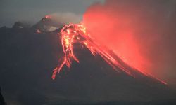 Papua Yeni Gine'de Ulawun Yanardağı patladı